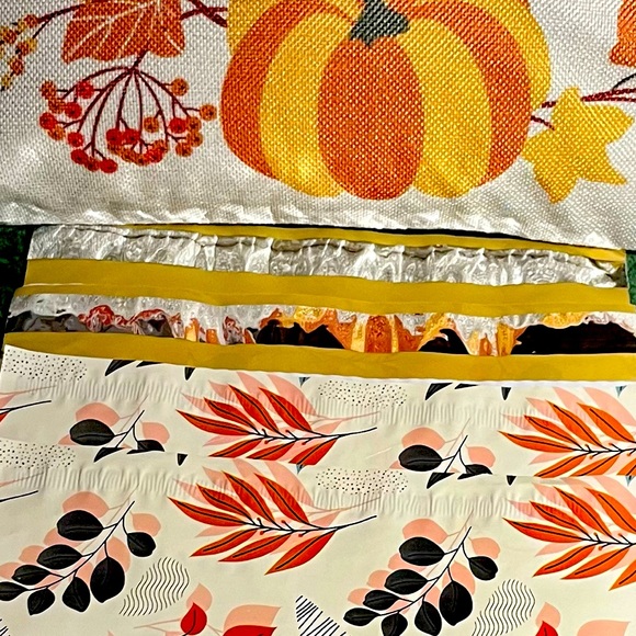 20 - 10 X 13 Non Padded Fall Leaves Poly Mailers - Picture 6 of 7